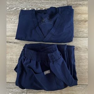 Navy women’s set
Yola xsmall tall pant
Catarina xsmall top